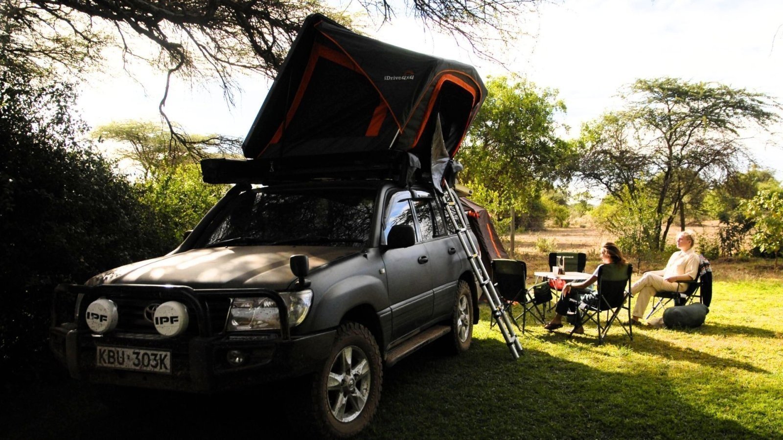 Tourists on a camping safari in a 4x4 car rental in Kenya with a rooftoptent